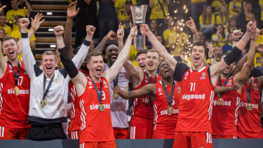 Oldenburg, Niedersachsen, DEU, 19.02.2023, FC Bayern München Basketball ist BBL Pokalsieger. EWE Baskets Oldenburg vs. FC Bayern München Basketball. BBL Pokal Finale Top Four 2023. BBL Pokal Finale EWE Baskets Oldenburg vs. FC Bayern München Basketball *** Oldenburg, Lower Saxony, DEU, 19 02 2023, FC Bayern Munich Basketball is BBL Cup Winner EWE Baskets Oldenburg vs FC Bayern Munich Basketball BBL Cup Final Top Four 2023 BBL Cup Final EWE Baskets Oldenburg vs FC Bayern Munich Basketball