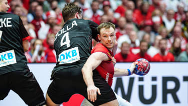 Johannes Golla (Deutschland, 04), Mathias Gidsel (Daenemark, 19) DEN, Daenemark vs. Deutschland, Handball, IHF Weltmeisterschaft 2025, Hauptgruppe 1, Spieltag 1, 21.01.2025 DEN, Daenemark vs. Deutschland, Handball, IHF Weltmeisterschaft 2025, Hauptgruppe 1, Spieltag 1, 21.01.2025 Herning Copyright: xEibner-Pressefoto MarcelxvonxFehrnx EP_MFN