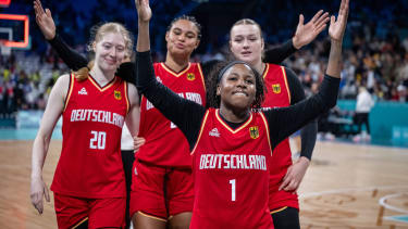 Olympische Spiele Paris 2024 Basketball Lille 01.08.2024 Vorrunde Frauen Damen Deutschland (GER) - Japan (JPN) Deutschland gewinnt und qualifiziert sich für das Viertelfinale Alexis Peterson (Deutschland, No.01) Frida Bühner (Deutschland, No.20) Satou Sabally (Deutschland, No.00) Lina Sontag (Deutschland, No.24) Satou Sabally (Deutschland, No.00) *** Olympic Games Paris 2024 Basketball Lille 01 08 2024 Preliminary round Women Women Germany GER Japan JPN Germany wins and qualifies for the quarter-finals Alexis Peterson Germany, No 01 Frida Bühner Germany, No 20 Satou Sabally Germany, No 00 Lina Sontag Germany, No 24 Satou Sabally Germany, No 00