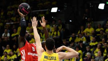 Othello Hunter (8 FC Bayern München) gegen Yanni Wetzell (7 Alba Berlin). FC Bayern München vs Alba Berlin. Basketball, BBL-Pokal, Saison 2022 2023, Top Four, Halbfinale, 18.02.2023. 18.02.2023 FC Bayern München vs Alba Berlin. Basketball, BBL-Pokal, Saison 2022 2023, Halbfinale Oldenburg *** Othello Hunter 8 FC Bayern Munich vs Yanni Wetzell 7 Alba Berlin FC Bayern Munich vs Alba Berlin basketball, BBL Cup, 2022 2023 season, Top Four, semifinals, 18 02 2023 18 02 2023 FC Bayern Munich vs Alba Berlin basketball, BBL Cup, 2022 2023 season, Oldenburg semifinals Copyright: xErikxHillmer Eibner-Pressefotox EP_EHR