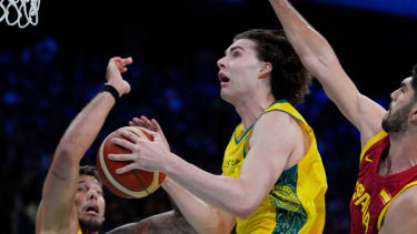 Olympics: Basketball-Men Group A - AUS-ESP Jul 27, 2024; Villeneuve-d Ascq, France; Australia guard Josh Giddey (3) drives to the basket next to Spain centre Willy Hernangomez (14) in men s Group A play during the Paris 2024 Olympic Summer Games at Stade Pierre-Mauroy. Villeneuve-d Ascq Stade Pierre-Mauroy France, EDITORIAL USE ONLY PUBLICATIONxINxGERxSUIxAUTxONLY Copyright: xJohnxDavidxMercerx 20240727_jel_pb5_541