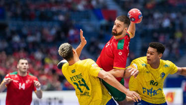 250117 Thiagus Petrus and Edney Oliveira of Brazil defend against Martim Costa of Portugal during the 2025 IHF World Men s Handball Championship match between Portugal and Brazil on January 17, 2025 in Oslo. Photo: Mathias Bergeld BILDBYRAN kod MB MB1057 handball handboll handball ihf 2025 world mens handball championship handbolls-vm vm portugal brasilien brazil 2025 ihf world mens handball championship 4 bbeng *** 250117 Thiagus Petrus and Edney Oliveira of Brazil defend against Martim Costa of Portugal during the 2025 IHF World Men s Handball Championship match between Portugal and Brazil on January 17, 2025 in Oslo Photo Mathias Bergeld BILDBYRAN kod MB MB1057 handball handboll handball ihf 2025 world mens handball championship handbolls vm vm portugal brasilien brazil 2025 ihf world mens handball championship 4 bbeng PUBLICATIONxNOTxINxSWExNORxFINxDEN Copyright: MATHIASxBERGELD BB250117MB030