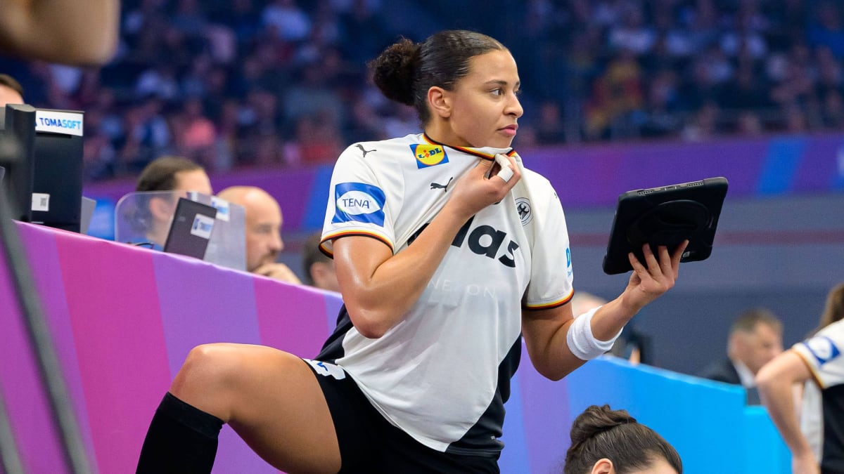 Handball defender heavily taped up: This is what von Pereira says after ...