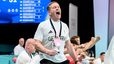 Paris, Frankreich:
Handball Herren - Vorrunde Gruppe A - Deutschland - Spanien

Trainer Alfred Gislason (Deutschland) Schlussjubel / Schlußjubel / Emotion / Freude /