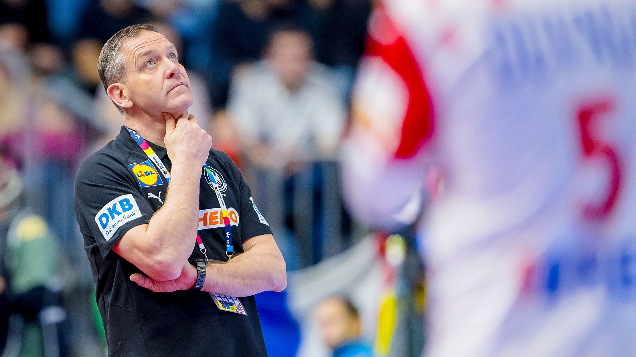 Alfred Gislason lobt und kritisiert und warnt vor Dänen bei HandballEM
