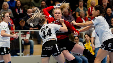 18.02.2024, GER, Handball, Frauen, EHF European League Gruppenphase, Saison 23 24, Thueringer HC - HC Lokomotiva Zagreb Zrilic, Iva (HC Lokomotiva Zagreb) Johanna Reichert (Thueringer HC,29) Sedloska, Andrea (HC Lokomotiva Zagreb) 99947 Bad Langensalza Salza Halle Sporthalle Mehrz Thueringen Deutschland ***&nbsp;