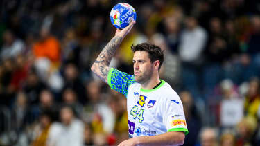 Handball: EM, Ungarn - Slowenien, Finalrunde, Platzierungsspiele, Spiel um Platz 5, Lanxess Arena. Sloweniens Dean Bombac in Aktion.