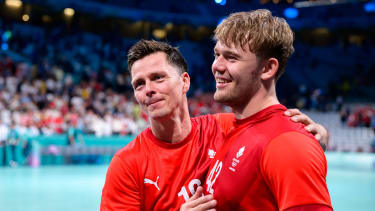 Paris, Frankreich: Handball Herren - Viertelfinale - Daenemark - Schweden Daenemarks Hans Lindberg, Daenemarks Thomas Arnoldsen Lille Stade Pierre Mauroy Frankreich *** Paris, France Handball mens quarter-finals Denmark Sweden Denmark Hans Lindberg, Denmark Thomas Arnoldsen Lille Stade Pierre Mauroy France