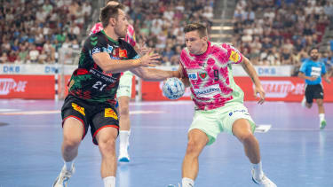 31.08.2024, Handball: Super Cup Maenner, Saison 2024 2025, Finale, SC Magdeburg - Fuechse Berlin am 31.08.2024 im PSD Bank Dome in Duesseldorf. Zweikampf zwischen Albin Lagergren (SC Magdeburg, 21) und Jerry Tollbring (Fuechse Berlin, 09). Foto: Kirchner-Media TH *** 31 08 2024, Handball Super Cup Men, Season 2024 2025, Final, SC Magdeburg Fuechse Berlin on 31 08 2024 at PSD Bank Dome in Duesseldorf duel between Albin Lagergren SC Magdeburg, 21 and Jerry Tollbring Fuechse Berlin, 09 Photo Kirchner Media TH Copyright: xKirchner-Media THx