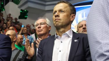 HBL-Geschäftsführer Frank Bohmann und im Hintergrund HBL-Präsident Uwe Schwenker - Handball Bundesliga Saison 2021-2022 SC Magdeburg vs. Rhein Neckar Löwen in der GETEC Arena in Magdeburg - Handball,Deutschland,12.06.2022 *** HBL Managing Director Frank Bohmann and in the background HBL President Uwe Schwenker Handball Bundesliga Season 2021 2022 SC Magdeburg vs Rhein Neckar Löwen at GETEC Arena in Magdeburg Handball,Germany,12 06 2022