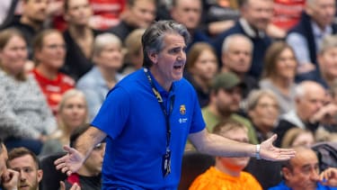 Aalborg Handball v Barca, EHF Champions League Handball, Aalborg, Denmark Aalborg, Denmark. 12th, February 2025. Head coach Antonio Carlos Ortega of Barca seen during the EHF Champions League match between Aalborg Handball and Barca at Sparekassen Danmark Arena in Aalborg. Denmark, Aalborg PUBLICATIONxNOTxINxDENxNORxFINxBEL Copyright: xGonzalesxPhoto MadsxAndersenx