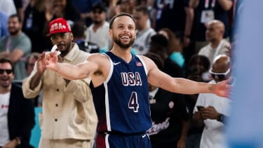 USA wieder Olympiasieger - Stephen Curry schießt starke Franzosen spät ab