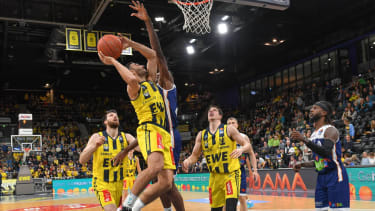 Maximilian DiLeo (EWE Baskets Oldenburg), Owen Klassen und Tanner Leissner