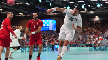 July 27 2024: Yehia Elderaa (Egypt) shoots on goal during a Olympic Handball - Group B game, Hungary versus Egypt, at Paris South Arena, Paris, France. CSM Paris France - ZUMAc04_ 20240727_zma_c04_036 Copyright: xUlrikxPedersenx