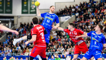 SG BBM Bietigheim - TVB Stuttgart Handball: 1. Bundesliga, Herren, Saison 2024 2025, SG BBM Bietigheim - TVB Stuttgart, EgeTrans Arena. Stuttgarts Lenny Rubin (l) in Aktion gegen Bietigheims Fynn Nicolaus (r). Bietigheim EgeTrans Arena Baden-Württemberg Deutschland *** SG BBM Bietigheim TVB Stuttgart Handball 1 Bundesliga, Men, Season 2024 2025, SG BBM Bietigheim TVB Stuttgart, EgeTrans Arena Stuttgarts Lenny Rubin l in action against Bietigheims Fynn Nicolaus r Bietigheim EgeTrans Arena Baden Württemberg Germany