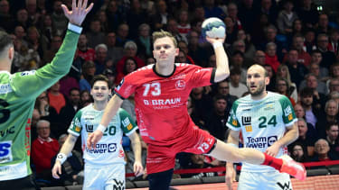 08.02.2025 xkhx Kassel, Rothenbach-Halle LIQUI MOLY Handball-Bundesliga Saison 2024 2025 MT Melsungen gegen Frisch Auf Göppingen Timo Kastening (73, MT Melsungen) gegen Torwart Tibor Ivanisevic (FRISCH AUF! Göppingen) *** 08 02 2025 xkhx Kassel, Rothenbach Halle LIQUI MOLY Handball Bundesliga Season 2024 2025 MT Melsungen vs Frisch Auf Göppingen Timo Kastening 73, MT Melsungen vs goalkeeper Tibor Ivanisevic FRISCH AUF Göppingen