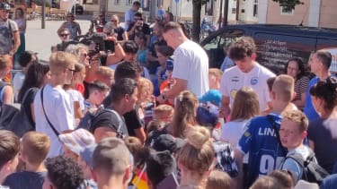 Großer Andrang herrschte bei der Autogrammstunde neben der Bühne. © Stadt Eisenach/Sophia Spangenberg