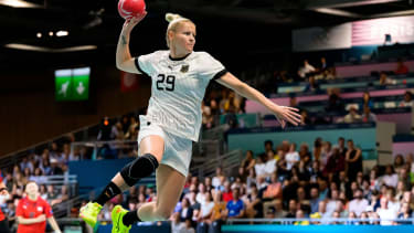 Paris, Frankreich: Handball Frauen - Vorrunde Gruppe A - Deutschland - Korea Antje D&ouml;ll Doell (Deutschland) Paris South Paris Arena 6 Frankreich *** Paris, France Handball Women Preliminary Round Group A Germany Korea Antje D&ouml;ll Doell Germany Paris South Paris Arena 6 France