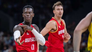 Olympische Spiele Paris 2024 Basketball Lille 30.07.2024 Vorrunde Männer Herren Brasilien (BRA) - Deutschland (GER) Dennis Schröder Schroeder (Deutschland, No.17) Schröder Schroder Jubel Franz Wagner (Deutschland, No.09) *** Olympic Games Paris 2024 Basketball Lille 30 07 2024 Preliminary round Men Men Brazil BRA Germany GER Dennis Schröder Schroeder Germany, No 17 Schröder Schroder Jubel Franz Wagner Germany, No 09