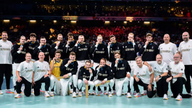 Paris, Frankreich: Handball Olympia Herren - Finale - Deutschland - Dänemark Teammanager Oliver Roggisch (Deutschland), DHB Vorstand Axel Kromer, Co-Trainer Erik Wudtke (Deutschland), Lille Stade Pierre Mauroy Frankreich *** Paris, France Handball Olympic Mens Final Germany Denmark Team Manager Oliver Roggisch Germany , DHB Board Member Sport Axel Kromer, Co-Coach Erik Wudtke Germany , Lille Stade Pierre Mauroy France