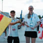Handballerin als Fahnenträgerin bei EYOF