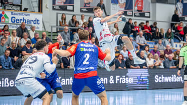 2. HBL; TV Hüttenberg - HBW Balingen-Weilstetten, 14.09.24 Niklas Theiss ( 9 TV Hüttenberg), Daniel Blomgren ( 2 HBW Balingen-Weilstetten), Vit Reichl ( 19 TV Hüttenberg) 2. HBL; TV Hüttenberg - HBW Balingen-Weilstetten: Hüttenberg, 14.09.24 *** 2 HBL TV Hüttenberg HBW Balingen Weilstetten, 14 09 24 Niklas Theiss 9 TV Hüttenberg , Daniel Blomgren 2 HBW Balingen Weilstetten , Vit Reichl 19 TV Hüttenberg 2 HBL TV Hüttenberg HBW Balingen Weilstetten Hüttenberg, 14 09 24 Copyright: xBEAUTIFULxSPORTS Roeczeyx