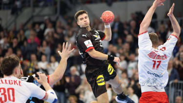 Deutschland - Schweiz, Handball EM-Qualifikationsspiel der Männer Renars Uscins (Deutschland 23) sucht seinen Kreisläufer. Handball EM-Qualifikation, Männer Länderspiel zwischen Deutschland und Schweiz am 07. November 2024 in der SAP Arena, Mannheim., Mannheim Deutschland SAP Arena *** Germany Switzerland, mens handball European Championship qualifier Renars Uscins Germany 23 is looking for his circle player Handball European Championship qualifier, mens international match between Germany and Switzerland on November 07, 2024 at the SAP Arena, Mannheim , Mannheim Germany SAP Arena