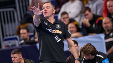 07.11.2024, Handball, EHF EURO Qualifiers, Deutschland - Schweiz, SAP Arena Mannheim: Bundestrainer Alfred Gislason (GER) gestikulierend Baden-Württemberg Deutschland