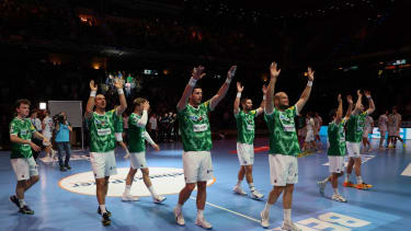 GER HBL Saison 2024 2025 FÜCHSE Berlin vs SC DHfK Leipzig, 15.09.24, Max-Schmeling-Halle, Berlin, Dank an die Fans, Team FÜCHSE Berlin, nach dem Abpfiff *** GER HBL season 2024 2025 FÜCHSE Berlin vs SC DHfK Leipzig, 15 09 24, Max Schmeling Halle, Berlin, Thanks to the fans, Team FÜCHSE Berlin, after the final whistle