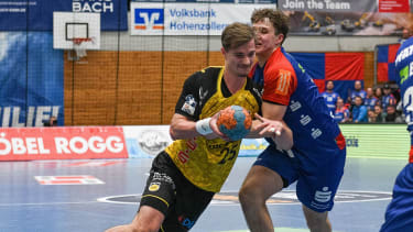 Jakob Knauer (HSC 2000 Coburg #25), Bennet Strobel (HBW Balingen-Weilstetten #11),

HBW Balingen-Weilstetten vs. HSC 2000 Coburg, Handball, 2. Bundesliga, Saison 2024-2025, Spieltag 12, 22.11.2024,

Foto: EIBNER/Florian Schust