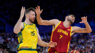 Olympics: Basketball-Men Group A - AUS-ESP Jul 27, 2024; Villeneuve-d Ascq, France; Spain small forward Santi Aldama (7) and Australia power forward Nick Kay (15) battle for the ball in men s Group A play during the Paris 2024 Olympic Summer Games at Stade Pierre-Mauroy. Villeneuve-d Ascq Stade Pierre-Mauroy France, EDITORIAL USE ONLY PUBLICATIONxINxGERxSUIxAUTxONLY Copyright: xJohnxDavidxMercerx 20240727_jel_pb5_498