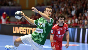 Tim Freihoefer (Fuechse Berlin #20) beim Wurf; Erik Balenciaga (MT Melsungen #6) (R) , GER, MT Melsungen - Fuechse Berlin, Handball, 1. Bundesliga, 7. Spieltag, Saison 2024/2025, 19.10.2024, Foto: Eibner-Pressefoto / Roland Sippel