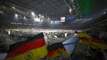 Deutschland-Fahnen bei EM-Auftakt gegen die Schweiz