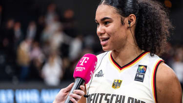 12.11.2023, FIBA Eurobasket Qualifiers (Basketball EM Qualifikation) Frauen, Hamburg, Deutschland - Italien, Gruppe I. Satou Sabally (No 0, Deutschland) im Interview *** 12 11 2023, FIBA Eurobasket Qualifiers Basketball European Championship Qualifiers Women, Hamburg, Germany Italy, Group I Satou Sabally No 0, Germany in an interview