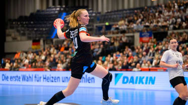 Handball, Frauen, EM-Qualifikation,1. Runde, Gruppe 2, 4. Spieltag, Deutschland - Slowakei: Meret Ossenkopp Deutschland in Aktion.