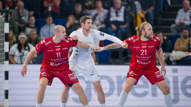 Aalborg gegen den THW Kiel, Henrik Möllgaard (rechts), Handball Champions League