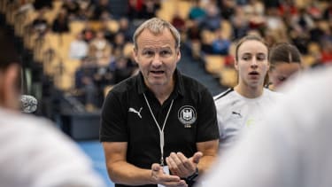 Dänemark vs Deutschland, Handball, weibliche U20 Länderspiel, 15.10.23; Aabenraa Christopher Nordmeyer (Trainer, Deutschland) in der Auszeit