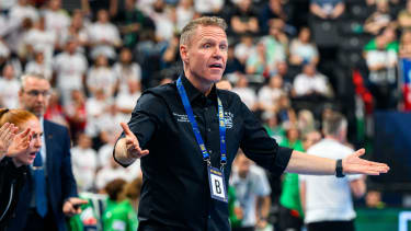 Budapest, Ungarn:
Handball EHF CL Final 4 - Finale - Györi Audi ETO KC - SG BBM Bietigheim

Trainer Jakob Vestergaard (Bietigheim) Gestik / Geste / gestikuliert /