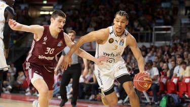 Nicholas Tischler, #3 von LÃ¶wen Braunschweig, Ivan Kharchenkov #30 von FC Bayern Muenchen
FC Bayern Muenchen vs Basketball Loewen Braunschweig
Easy Credit BBL Saison 2023/24
27. Spieltag 07.04.2024
BMW Park Muenchen
Copyright by : sampics Photographie