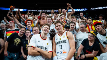 Basketball Berlin 19.07.2024 Länderspiel Testspiel Männer Deutschland (GER) - Japan (JPN) Franz Wagner (Deutschland, No.09) Moritz Wagner (Deutschland, No.13) fans *** Basketball Berlin 19 07 2024 International Test Match Men Germany GER Japan JPN Franz Wagner Germany, No 09 Moritz Wagner Germany, No 13 fans