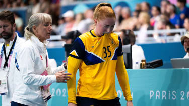 240725 Sofia Hvenfelt of Sweden in pain when competing in a women™s preliminary round handball match between Norway and Sweden during day -1 of the Paris 2024 Olympic Games, Olympische Spiele, Olympia, OS on July 25, 2024 in Paris. Photo: Jon Olav Nesvold BILDBYRAN COP 217 VG0631 bbeng olympic games olympics os ol olympiska spel olympiske leker paris 2024 paris-os paris-ol handball handboll handball norge norway sverige sweden skada&nbsp; BB240725JE027