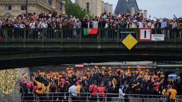 PARIS, FRANCE - JULY 26: Members of Team Germany are seen on a boat waving their flags along the River Seine during the opening ceremony of the Olympic Games, Olympische Spiele, Olympia, OS Paris 2024 on July 26, 2024 in Paris, France. PUBLICATIONxNOTxINxCHN Copyright: xChinaxNewsxServicex 111509180448