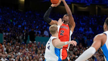 Olympics: Basketball-Men Group A - GRE-CAN Jul 27, 2024; Villeneuve-d Ascq, France; Canada guard Shai Gilgeous-Alexander (2) shoots against Greece point guard Thomas Walkup (0) in the first quarter during the Paris 2024 Olympic Summer Games at Stade Pierre-Mauroy. Villeneuve-d Ascq Stade Pierre-Mauroy France, EDITORIAL USE ONLY PUBLICATIONxINxGERxSUIxAUTxONLY Copyright: xJohnxDavidxMercerx 20240727_lbm_sx1_042