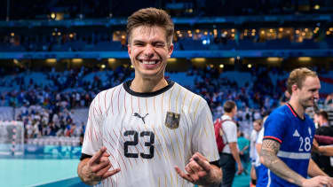 Paris, Frankreich: Handball Herren - Viertelfinale - Deutschland - Frankreich Renars Uscins (Deutschland) Schlussjubel Schlußjubel Emotion Freude Lille Stade Pierre Mauroy Frankreich *** Paris, France Handball Men Quarterfinals Germany France Renars Uscins Germany Final cheer Final cheer Emotion Joy Lille Stade Pierre Mauroy France