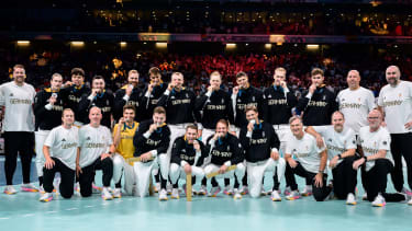 Paris, Frankreich: Handball Olympia Herren - Finale - Deutschland - Dänemark Teammanager Oliver Roggisch (Deutschland), DHB Vorstand Axel Kromer, Co-Trainer Erik Wudtke (Deutschland), Lille Stade Pierre Mauroy Frankreich *** Paris, France Handball Olympic Mens Final Germany Denmark Team Manager Oliver Roggisch Germany , DHB Board Member Sport Axel Kromer, Co-Coach Erik Wudtke Germany , Lille Stade Pierre Mauroy France