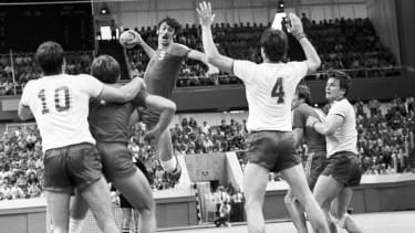 Moscow. USSR. Alexander Anpilogov of the USSR (C) in action during a match against the Germany national handball team at the 22nd Summer Olympic Games, Olympische Spiele, Olympia, OS Germany team won the game 22:23. PUBLICATIONxINxGERxAUTxONLY TASS_1723192