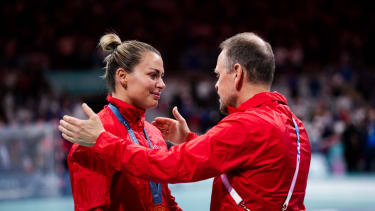 240810 Nora Mork and head coach Thorir Hergeirsson of Norway celebrate at the medal ceremony after the women s handball final match between Norway and France during the 2024 Paris Olympics on August 10, 2024 in Lille. Photo: Maxim Thore BILDBYRAN kod MT MT0655 handball handboll handball Olympic Games, Olympische Spiele, Olympia, OS olympics os ol olympiska spel olympiske leker paris 2024 paris-os paris-ol 13 bbeng bbauto final norge frankrike danmark jubel ol-gull gull guld os-guld *** 240810 Nora Mork and head coach Thorir Hergeirsson of Norway celebrate at the medal ceremony after the women s handball final match between Norway and France during the 2024 Paris Olympics on August 10, 2024 in Lille Photo Maxim Thore BILDBYRAN kod MT MT0655 handball handboll handball olympic games olympics os ol olympiska spel olympiske leker paris 2024 paris os paris ol 13 bbeng bbauto final norge frankrike danmark jubel ol gull gull guld os guld PUBLICATIONxNOTxINxSWExNORxFINxDEN Copyright: MAXIMxTHORE BB240810MT190