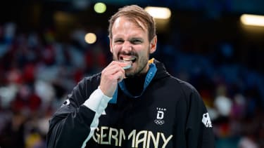 Paris, Frankreich: Handball Olympia Herren - Finale - Deutschland - Dänemark Kai Häfner Haefner (Deutschland) Lille Stade Pierre Mauroy Frankreich *** Paris, France Handball Olympic Mens Final Germany Denmark Kai Häfner Haefner Germany Lille Stade Pierre Mauroy France