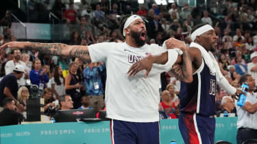 Anthony Davis (14) and Bam Adebayo of the U.S. (13) react to a call in the Men s Basketball quarterfinals game against Brazil at the Paris 2024 Olympic Games, Olympische Spiele, Olympia, OS in Paris, France on Tuesday, August 6, 2024. PUBLICATIONxINxGERxSUIxAUTxHUNxONLY OLY202408061242 RICHARDxELLIS