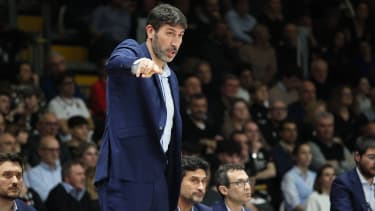 Basketball Euroleague match - Virtus Segafredo Bologna vs Valencia Basket Alex Mumbru (head coach of Valencia basket club) during the Euroleague basketball championship match Segafredo Virtus Bologna Vs. Valencia Basket Club. Bologna, February 29, 2024 at Segafredo Arena Bologna Italy PUBLICATIONxNOTxINxFRAxESPxUKxUSAxBELxPOL Copyright: xIPAxSport ABACAx